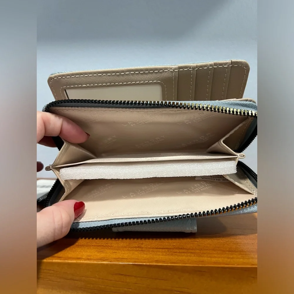 LAUNDRY by Shelli Segal NWT Light Blue Wallet Zippered Pocket Card Slots $58msrp